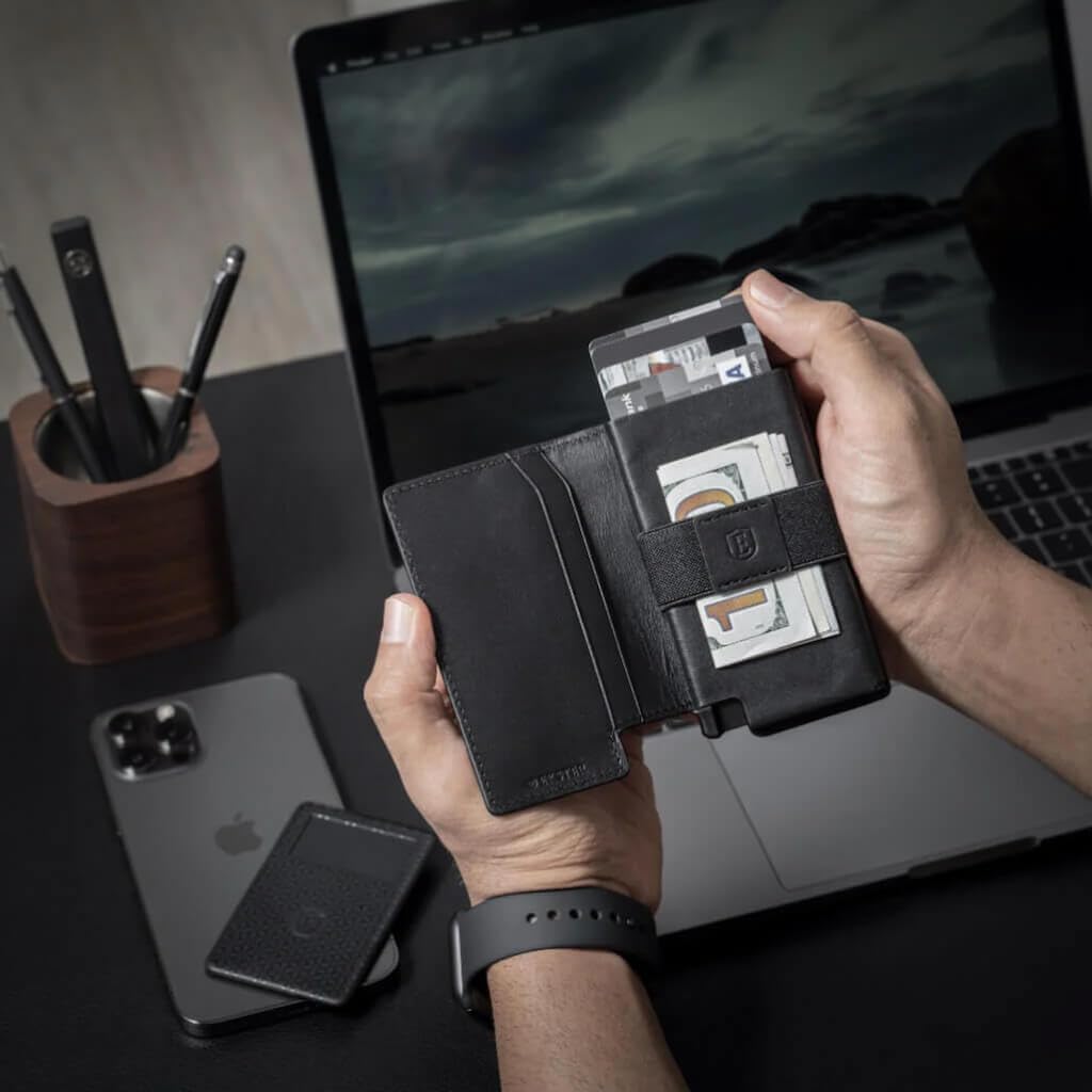 Ekster Parliament Men's Wallet | RFID Blocking Leather Minimalist Wallet | Slim Wallet for Men - Designed for Quick Card Access with Push Button