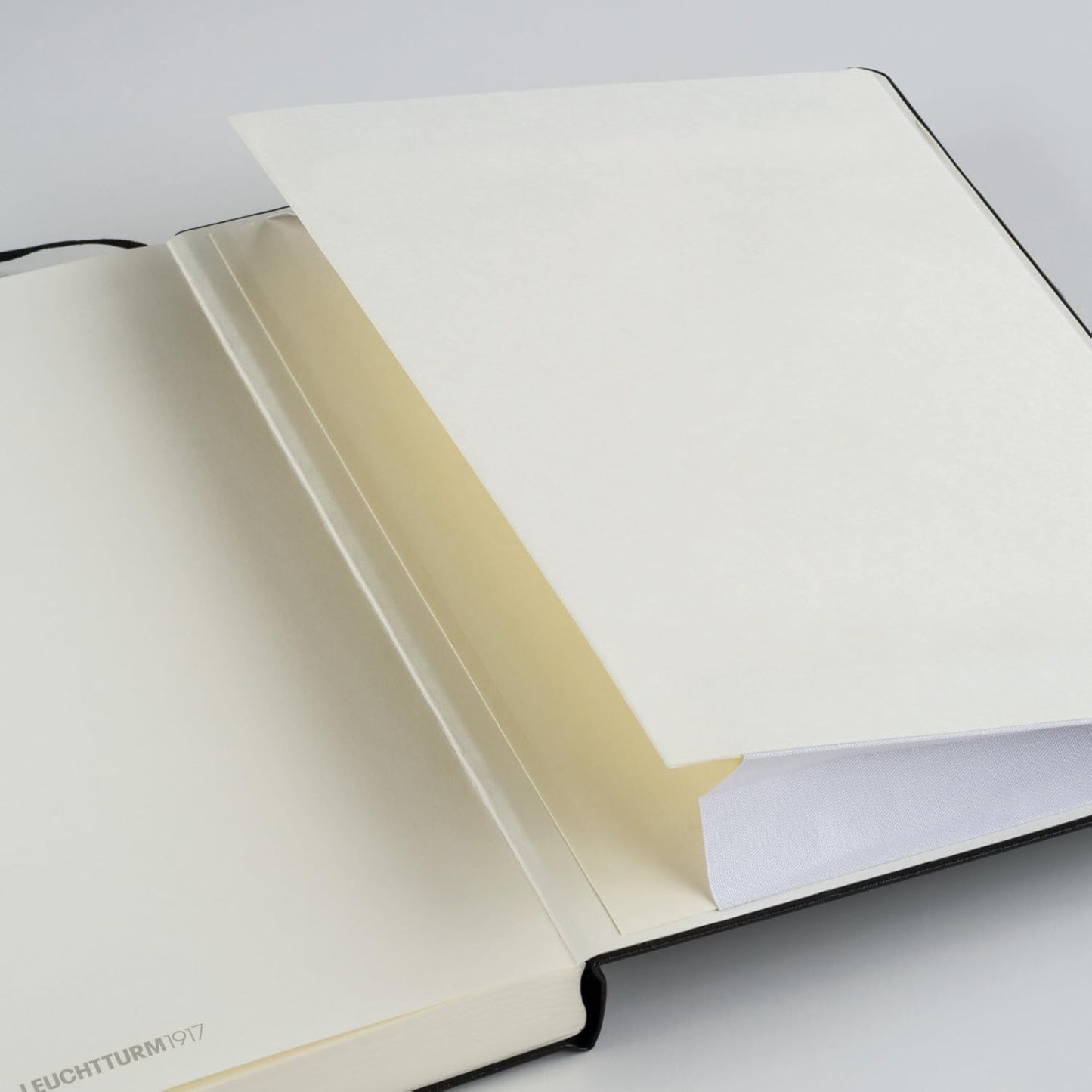 LEUCHTTURM1917 - Notebook Hardcover Medium A5-251 Numbered Pages for Writing and Journaling (Port Red, Plain)